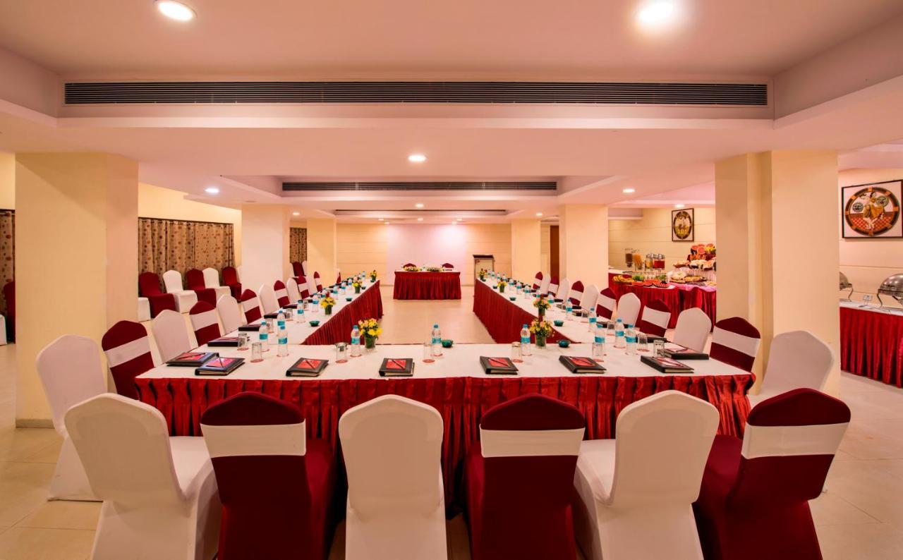 Lords Inn Vadodara Exterior foto